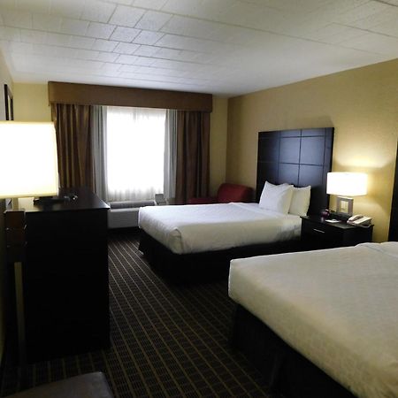 Quality Inn & Suites Morgantown - University Area Exterior photo