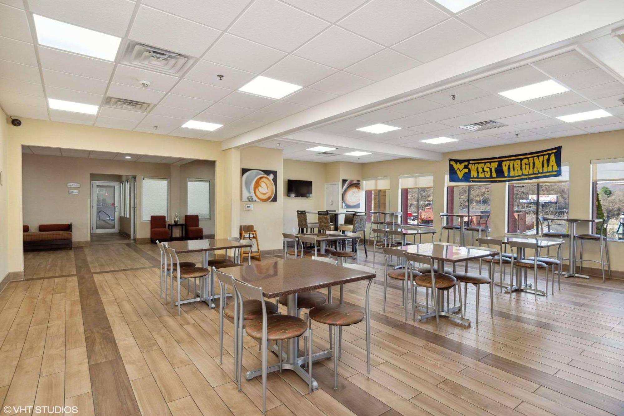 Quality Inn & Suites Morgantown - University Area Exterior photo