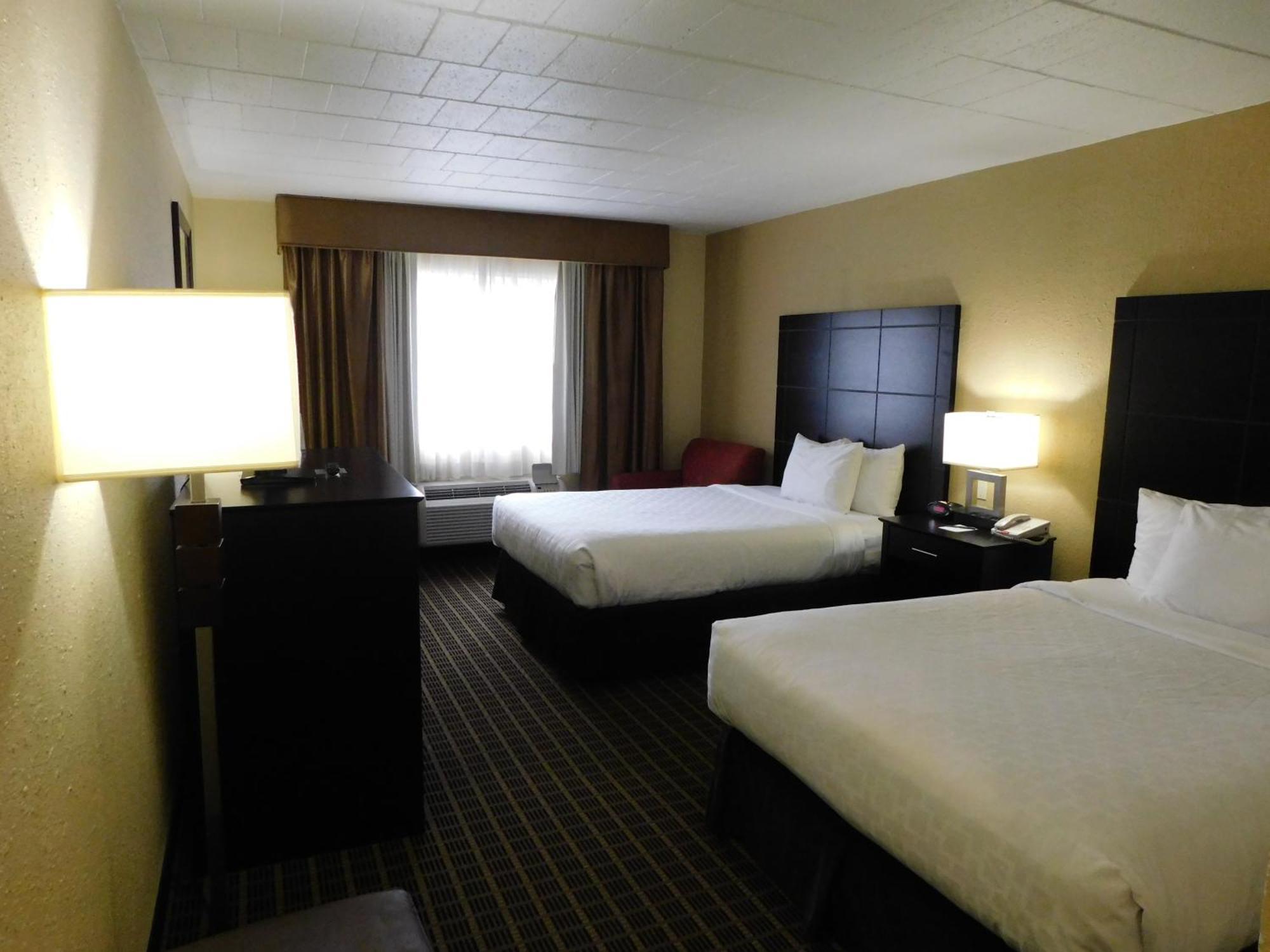 Quality Inn & Suites Morgantown - University Area Exterior photo